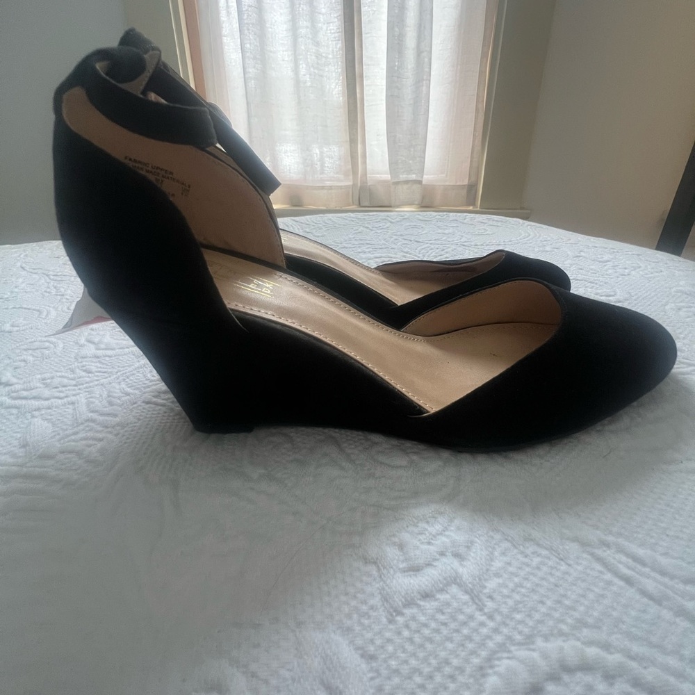 Simply Styled Black Wedge Shoes